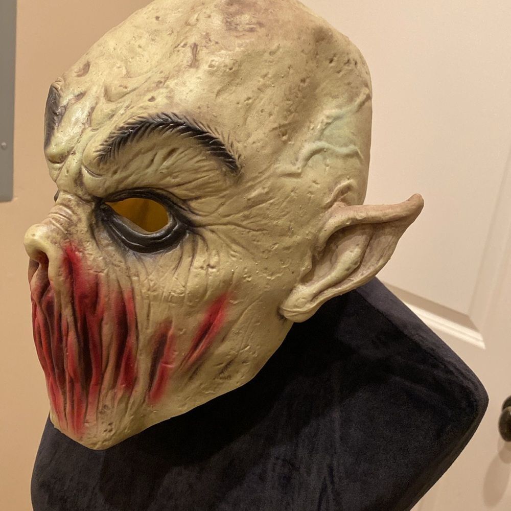 Halloween Mask - Picture 2 of 3